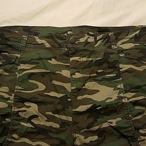 Camouflaged ruched seamed shorts 26W